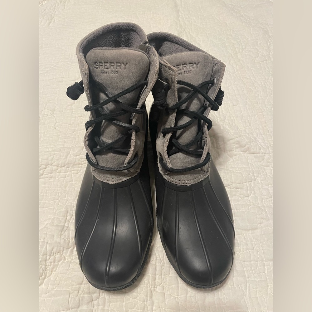 sperry duck boots size 9.5